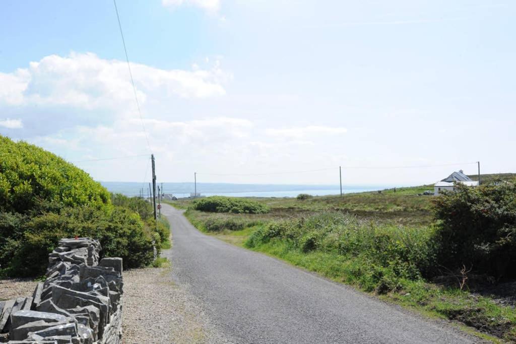 Red Stonecutters Cottage, Doolin Carrowauff エクステリア 写真