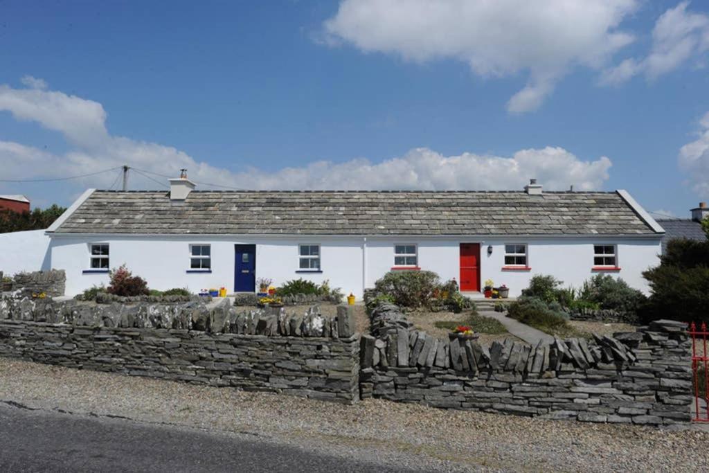 Red Stonecutters Cottage, Doolin Carrowauff エクステリア 写真