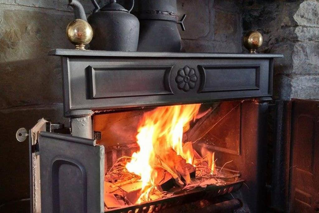 Red Stonecutters Cottage, Doolin Carrowauff エクステリア 写真