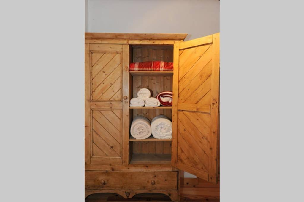 Red Stonecutters Cottage, Doolin Carrowauff エクステリア 写真