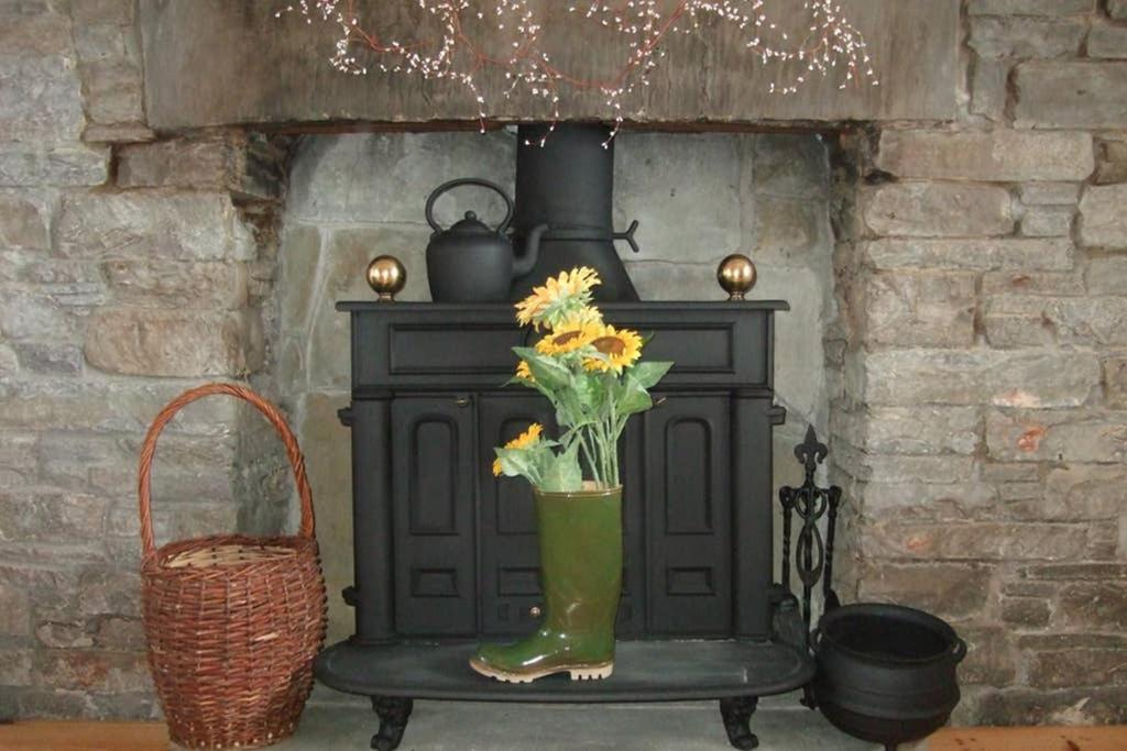 Red Stonecutters Cottage, Doolin Carrowauff エクステリア 写真