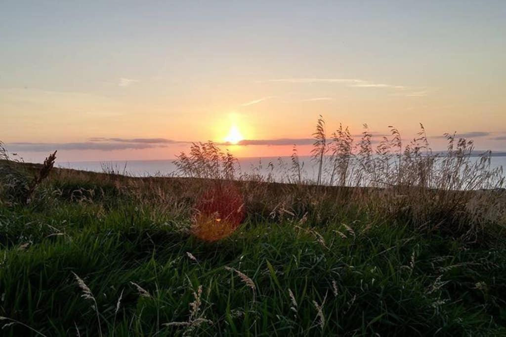 Red Stonecutters Cottage, Doolin Carrowauff エクステリア 写真