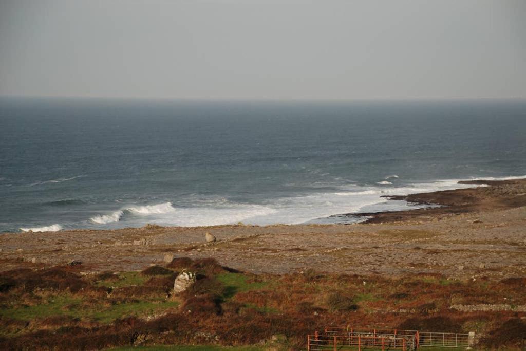 Red Stonecutters Cottage, Doolin Carrowauff エクステリア 写真