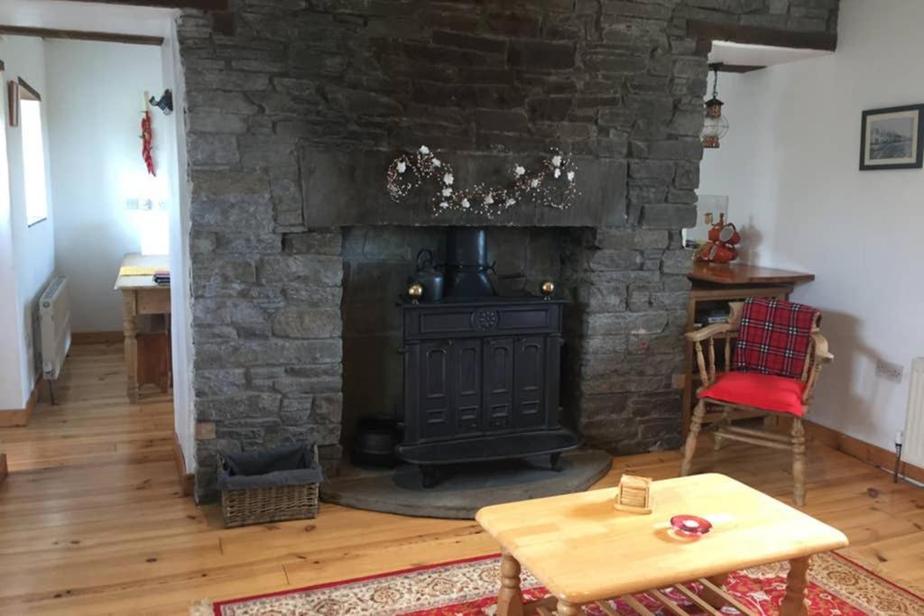Red Stonecutters Cottage, Doolin Carrowauff エクステリア 写真