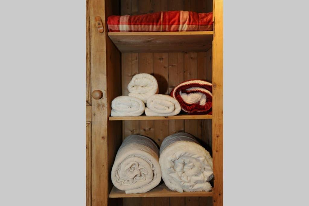 Red Stonecutters Cottage, Doolin Carrowauff エクステリア 写真